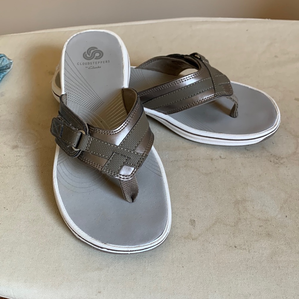Clarks cloudstepper flip flops
